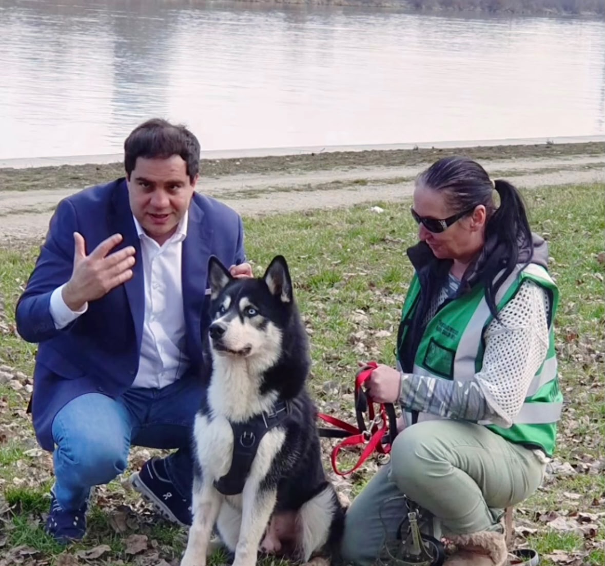 Das Treffen zwischen Mag. Sascha Flatz, Vereinsobfrau Regina und dem wunderschönen Buba ❤️